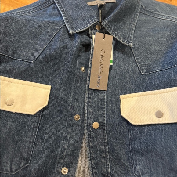 Calvin Klein - Picture 2 of 4